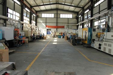 涿州市荣德模具有限责任公司